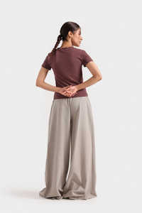 Camiseta de Algodón 100% Pesado para Mujer, Cuello en V, Color Malva, Alta Calidad, Corte Holgado, Manga Corta, Estilo Chic, Minimalista e Informal - Product Image 2