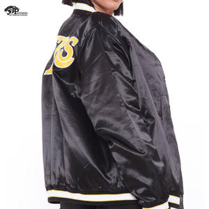 Blouson Bomber Vintage Personnalisé en Polyester Unisexe Noir Col Montant Hiver Chauffant Coupe-Vent Logos Brodés Personnalisables Vente en Gros - Product Image 6