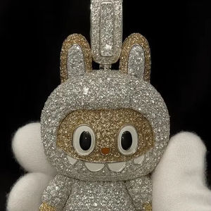 Pendentif Breloque en Moissanite VVS Certifiée GRA, Forme Hibou LABUBU Classique Plaqué Or 19 Carats, Taille Ronde, pour Enfants et Usage Unisexe - Product Image 1