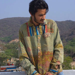 Chemise décontractée pour homme en coton tricoté 100% à manches longues, coupe ample, motif floral, style hip-hop, grande taille, collection hiver, fabriquée à la main par Kantha VIRATRA IMPEX - Product Image 1