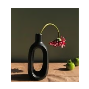 La maceta de cerámica de tono neutro agrega una belleza suave a cualquier entorno interior, ideal para mostrar plantas frondosas o flores pequeñas - Product Image 5