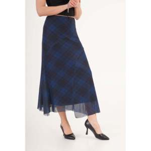 Falda Midi LUSTRIN para Mujer, Corte Asimétrico, Diseño a Cuadros, Color Azul Saxony, Venta al Por Mayor - Falda Elegante de Poliéster para Colección de Boutique - Product Image 5