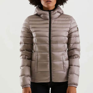 Chaqueta de Invierno Acolchada para Mujer, Personalizada al por Mayor, de Alta Calidad, Transpirable, de Algodón y Poliéster, con Capucha y Cremallera, Talla Grande - Product Image 2