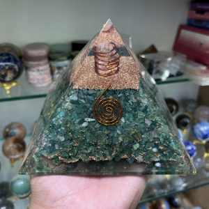 Pirámide de Orgón de Jade Verde Natural de Gran Tamaño, Cristal de Piedra Preciosa para Sanación Energética, Vastu, Feng Shui, Meditación en el Hogar, Pulido y Duradero - Product Image 4