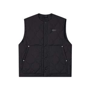 Gilet utilitaire matelassé pour hommes, veste noire légère sans manches avec rembourrage en diamant, patch en simili cuir et nylon froissé - Product Image 6
