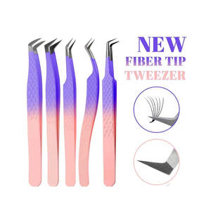 Pince à épiler en gros de qualité supérieure pour extensions de cils Pince à épiler en plastique à pointe de fibre de haute qualité avec logo personnalisé - Product Image 4