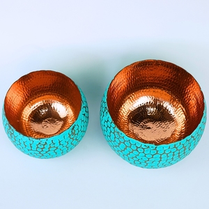 Bol en cuivre moderne et élégant avec motif en nid d'abeille pour la décoration intérieure et les collations aux fruits de mariage Art en métal artisanal - Product Image 2