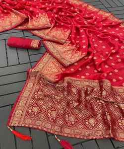 Saree inspiré de la soie avec un design en filet pour les femmes - Product Image 5