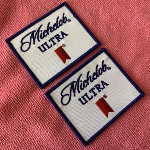 Patch brodé à repasser ou à coudre de coquelicots de Californie orange de luxe avec logo sur fond bleu Matériau en tissu - Product Image 3