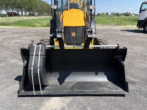 Chargeuse-pelleteuse JCB 3CX 4x4 Diesel JCB Stage 2 92 ch/68 kW Boîte de vitesses manuelle JCB Syncroshuttle pour travaux de construction - Product Image 2