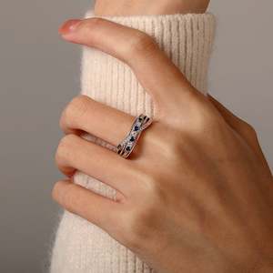Bague de mariage torsadée personnalisée Jeulia avec pierre de naissance en or rose ou plaqué or - Product Image 5
