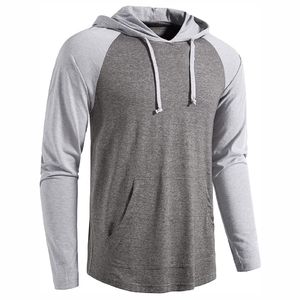 Vert émeraude, blanc et anthracite. Un haut vert vibrant avec un centre blanc épuré et un gris foncé. - Product Image 4