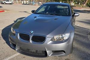 BMW M3 Coupé Turbo R15 2024 Usado, Cuero Oscuro, Estilo Motorsport, Alto Rendimiento, Enfoque en el Conductor, Icono del Rendimiento, en Venta - Product Image 2