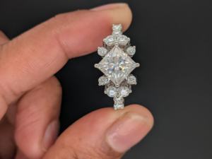 Bague de fiançailles Lurba Jewels 1,95 ct en diamant de laboratoire taille princesse, certifiée IGI, style classique vintage, pour femme, en or massif 14 carats - Product Image 5