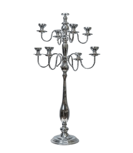 Candelabro Alto de Siete Brazos Plateado con un Hermoso Diseño Pulido para Decoración del Hogar y Exhibición de Eventos - Product Image 1