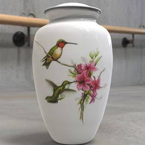 L MAX B EXPORTS Urne funéraire commémorative pour adultes en aluminium avec design colibri Sac en velours gratuit inclus pour le rangement des cendres - Product Image 1