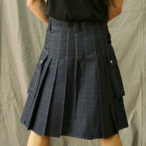 Kilt Moderno de Mezclilla Azul Marino para Hombre, con Costuras en Contraste y Bolsillos Tipo Cargo, Estilo Escocés - Product Image 3