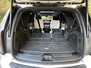 Cadillac Escalade Sport Platinum 4WD 2025 Usada en Buen Estado - Product Image 5