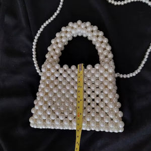 Sac de rangement moderne en plastique perlé d'ivoire |   Grand sac à main élégant et durable, fait main, pour une touche de style à votre garde-robe - Product Image 1