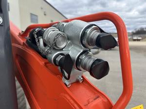 Chargeuse compacte Kubota SSV65 2024-Puissance compacte, levage vertical et performance à usage intensif - Product Image 3