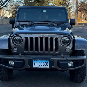 Jeep Wrangler Unlimited Sahara 4x4 2016 Usado en Buen Estado, Edición 75 Aniversario, Transmisión Manual de 6 Velocidades - Product Image 1