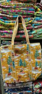 Bolso de mano acolchado a mano con múltiples retazos, bolso de compras hermoso para mujer, bolso de playa Kantha de algodón hecho a mano - Product Image 3