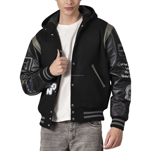 Veste universitaire unisexe à capuche en laine avec manches en cuir végétalien, broderie graphique sur le devant, patchwork, style Letterman urbain - Product Image 4