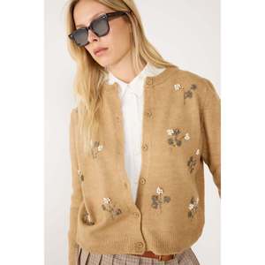 เสื้อคลุมคาร์ดิแกนลำลองลายดอกไม้พิมพ์ลายดอกไม้ประดับมุกสำหรับฤดูใบไม้ร่วง  ผ้าแคชเมียร์  ติดกระดุม - Product Image 3