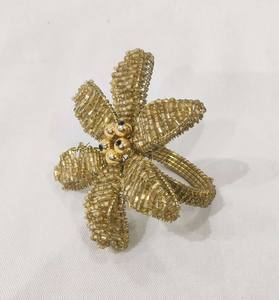 แหวนผ้าเช็ดปากรูปดอกไม้ประดับลูกปัดเหล็ก ทนทาน ขายดี เหมาะสำหรับตกแต่งโต๊ะงานเลี้ยงคริสต์มาส งานแต่งงาน หรูหรา - Product Image 2