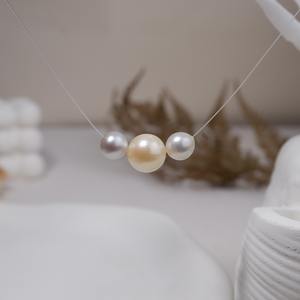 Un collar especial de perlas de mar blancas y doradas de grado A de 9-10 mm, que exuda una elegancia atemporal y es perfecto para crear joyería fina. - Product Image 1