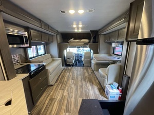 Vendeur vérifié pour moto d'occasion 2021 N-e-x-u-s Rv T-r-i-u-m-p-h S-u-p-e-r C 33TSC prête pour le voyage - Product Image 6