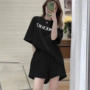 ชุดเสื้อยืดแขนสั้นคอกลมและกางเกงขาสั้นแฟชั่นฤดูร้อนสำหรับผู้หญิง สไตล์เรียบง่าย ทันสมัย ลำลอง ชุดเซ็ตสองชิ้น - Product Image 1