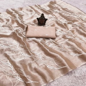 Sari de Diseño VASTRA COTTAGE, Tela Suave de Verano con Bordado Intenso y Blusa a Juego - Product Image 4