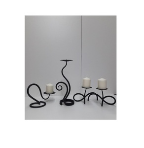 Bougeoir en fer noir durable avec défilement de qualité supérieure idéal pour les événements romantiques éclairage de table classique et salles rustiques - Product Image 4