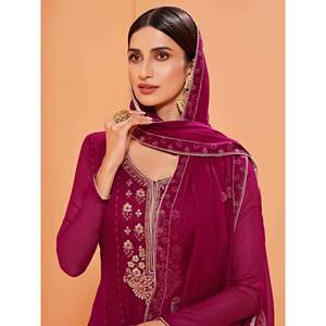 Ensemble Sharara en Georgette Magenta Séduisant avec Broderies de Paillettes – Tenue de Fête pour Femme - Product Image 3