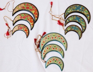 Juego de adornos navideños de papel Mache Moon y árbol, decoraciones navideñas de 3 piezas para la temporada - Product Image 5