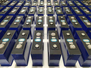 Uzun Ömürlü Yeni Şarj Edilebilir Lifepo4 LF100L Pil Hücreleri Lityum Demir <span class=keywords><strong>3</strong></span>.2V 100Ah DIY Pil Paketi Elektrikli Araçlar ESS Güneş Panelleri Golf için - Product Image 5