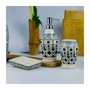 Acheter en gros Porte-savon en céramique Ensembles d'accessoires de salle de bain à bas prix de gros pour un usage commercial ou domestique - Product Image 1