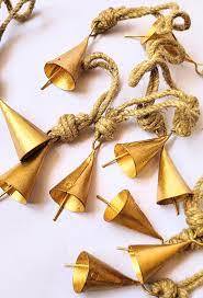 Ornement d'arbre de Noël de style ferme de cloche de vacances en métal rustique Jingle Bells classiques pour les cadeaux et la décoration saisonnière à faible coût - Product Image 4