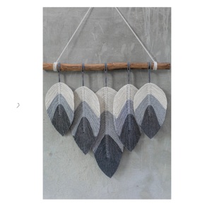 Tenture murale en macramé faite à la main Art mural bohème tissé créatif parfait pour la chambre et le salon décor à la maison - Product Image 1