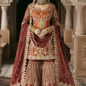 2025 @ Kurta élégant de mariée à la mode pour femmes, robe Lehenga & Dupatta avec Dabka embellie, pierre, perles de verre en cristal, travail zari - Product Image 1