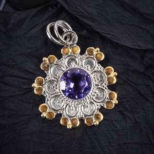 Pendentif en Iolite Argent Sterling Bicolore Plaqué Or 24K Bijou Minimaliste en Pierre Précieuse Cadeau pour Femmes et Enfants Élégant Unique - Product Image 2