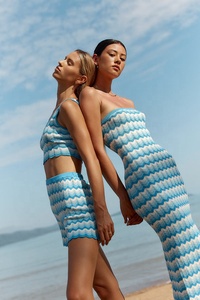 Shorts de Mujer con Cintura Alta, Elástica y Azul, con Estampados Texturizados en Tonos Fríos y Bordes Festoneados - Product Image 3