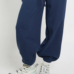 เสื้อฮู้ดครอปดีไซน์ทันสมัย ราคาถูกสำหรับผู้ซื้อจำนวนมาก / เสื้อผู้หญิงคุณภาพสูง บริการ OEM พร้อมโลโก้ที่ปรับแต่งได้ - Product Image 4