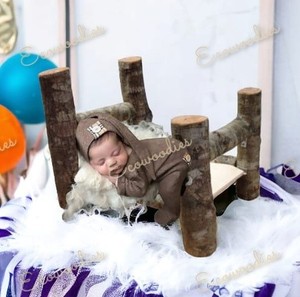 Live Edge Bois Infant Lit Prop Toddler Sitter Bed Props Rrustic Handmade Photo Props Lit de bébé en bois, Accessoires pour chiots, Petit accessoire de lit - Product Image 2