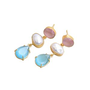 ต่างหูทองเหลืองประดับพลอยขายส่งจำนวนมาก ต่างหูมุกหินธรรมชาติ ผิวทองเหลืองซาติน สไตล์แฟชั่นล้ำสมัย คุณภาพส่งออกจำนวนมาก - Product Image 2