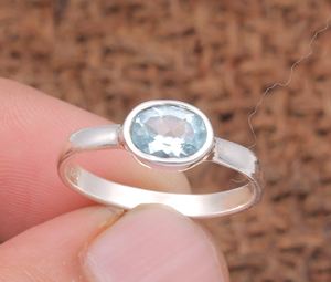 Vente en gros Dainty Minimalist S925 Sterling Silver Unisex Solitaire Ring Light Blue Gemstone Lunette Setting Classic Wedding Party - Product Image 1