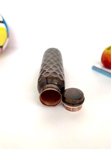 Bouteille d'eau en cuivre pur de qualité supérieure pour la salle de sport à domicile et l'extérieur avec une finition élégante - Product Image 3