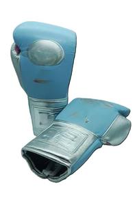 Guantes de Boxeo de Cuero Kombat con Logotipo Personalizado, Cierre de Cordones, Absorción de Humedad y Relleno Inyectado para Entrenamiento en Gimnasio y Uso Unisex - Product Image 2