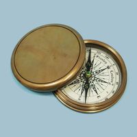 Compas Nautique Classique Élégant en Laiton – Instrument de Navigation Marin Durable et Précis, Taille Personnalisée, Outil Écologique pour